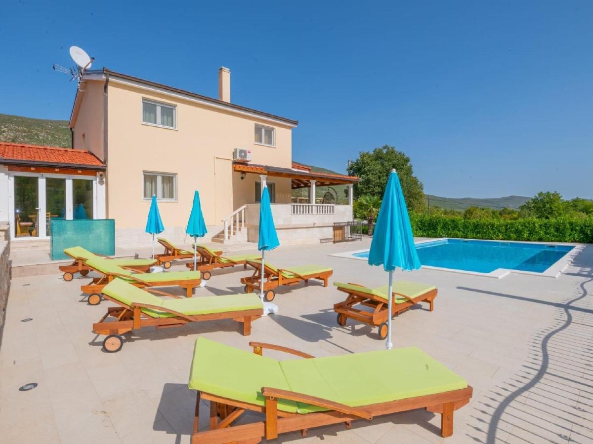 Villa Secret Beauty With Saltwater Pool Имотски Экстерьер фото