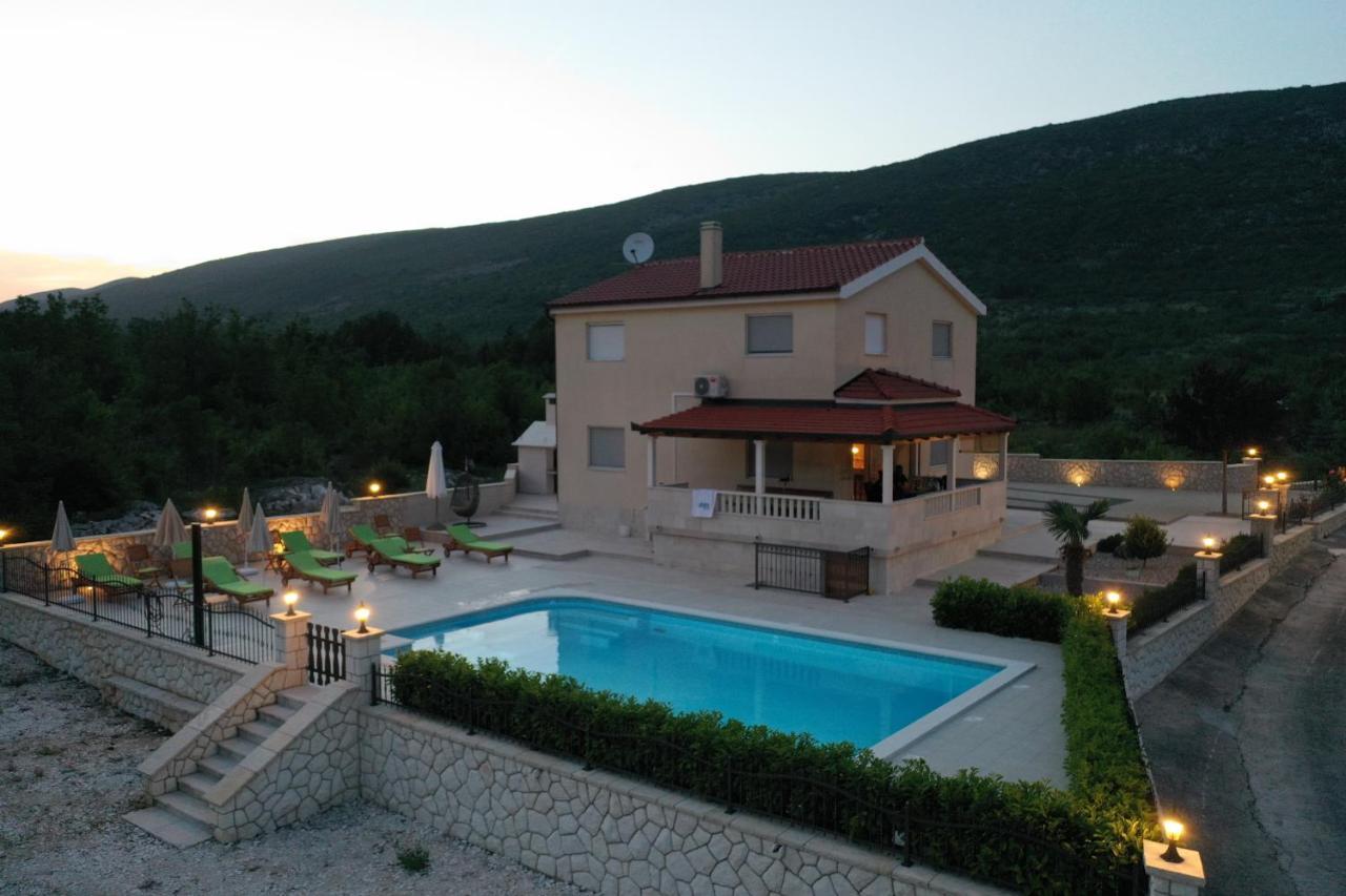 Villa Secret Beauty With Saltwater Pool Имотски Экстерьер фото