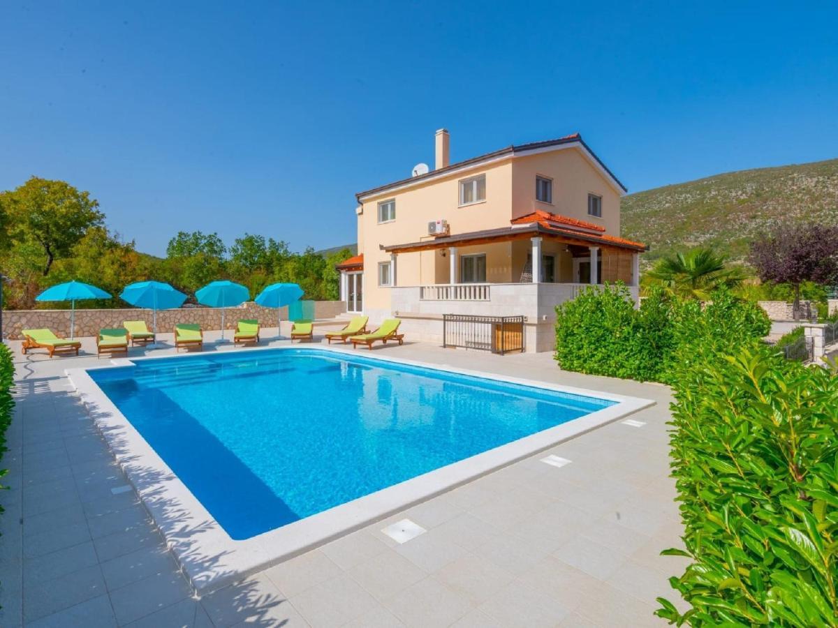 Villa Secret Beauty With Saltwater Pool Имотски Экстерьер фото